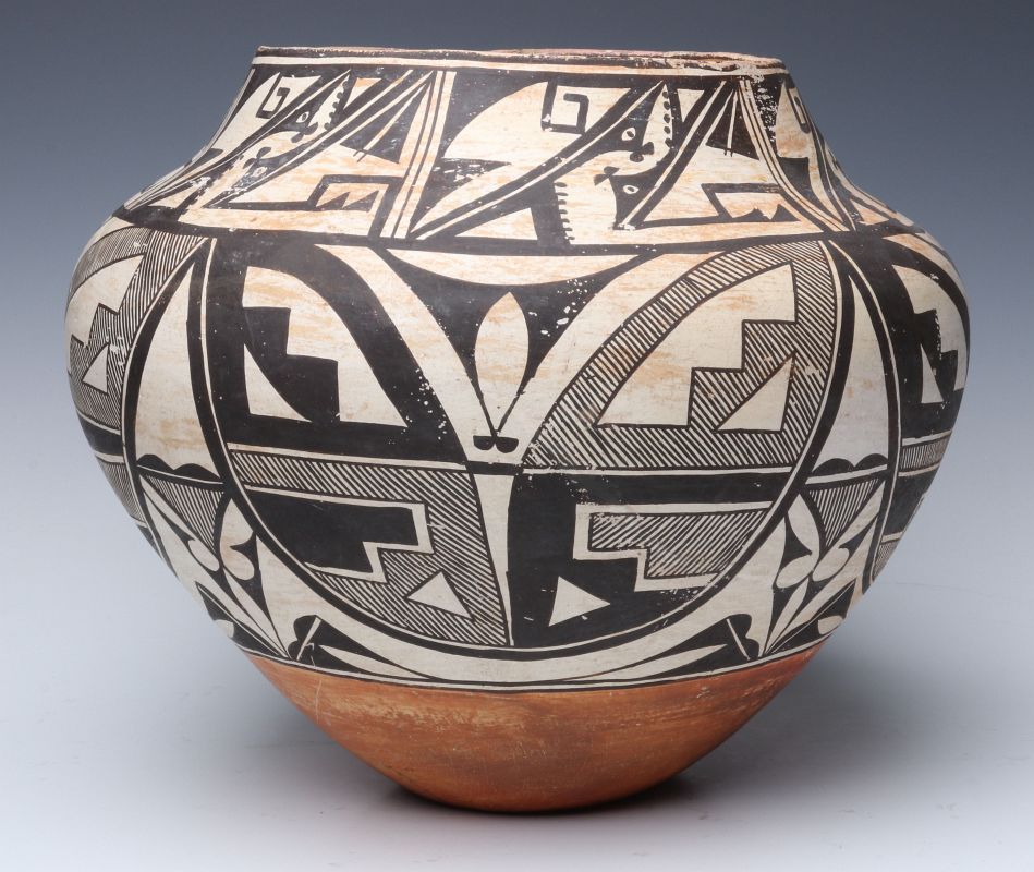 A LARGE ACOMA PUEBLO POTTERY OLLA CIRCA 1920