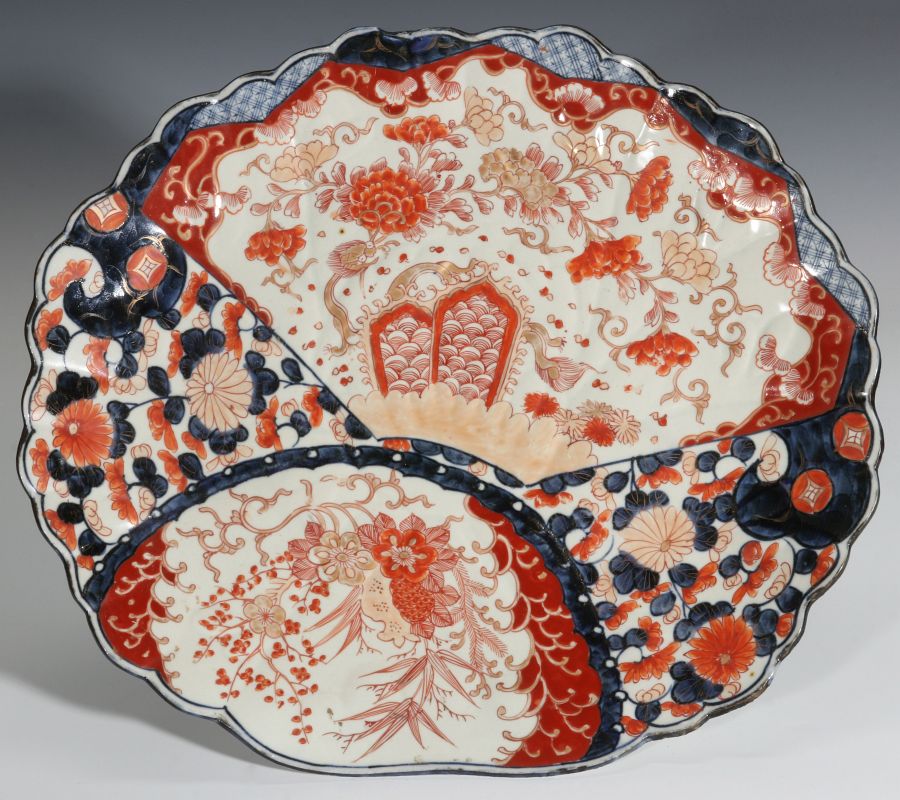 A 19TH CENTURY IMARI PORCELAIN OVAL PLATTER