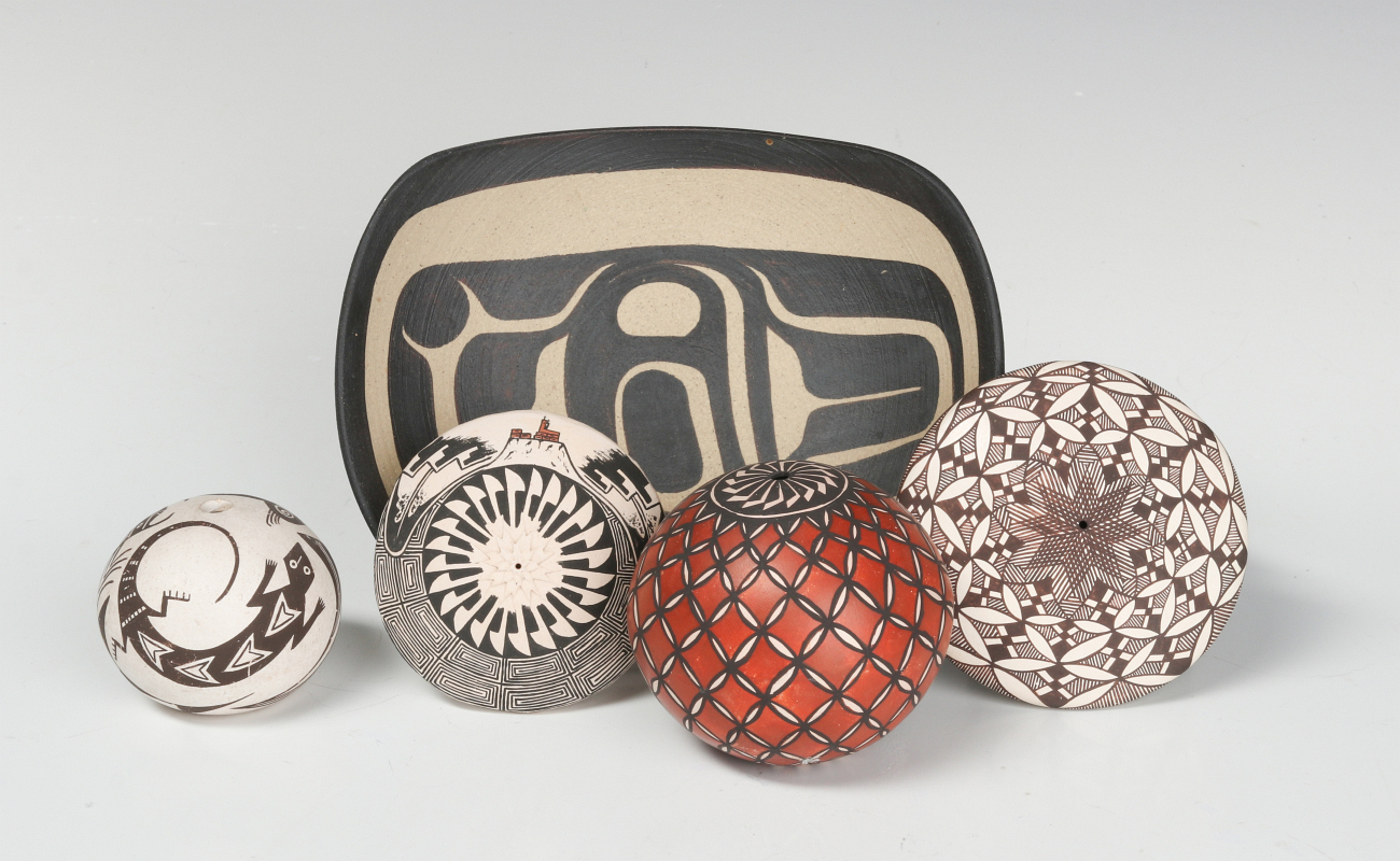 FOUR CONTEMPORARY ACOMA POTTERY ITEMS