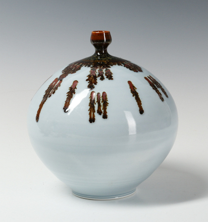 A TOM TURNER STUDIO PORCELAIN VASE