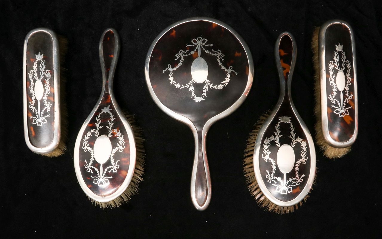 A LONDON STERLING SILVER DRESSER SET DATED 1913