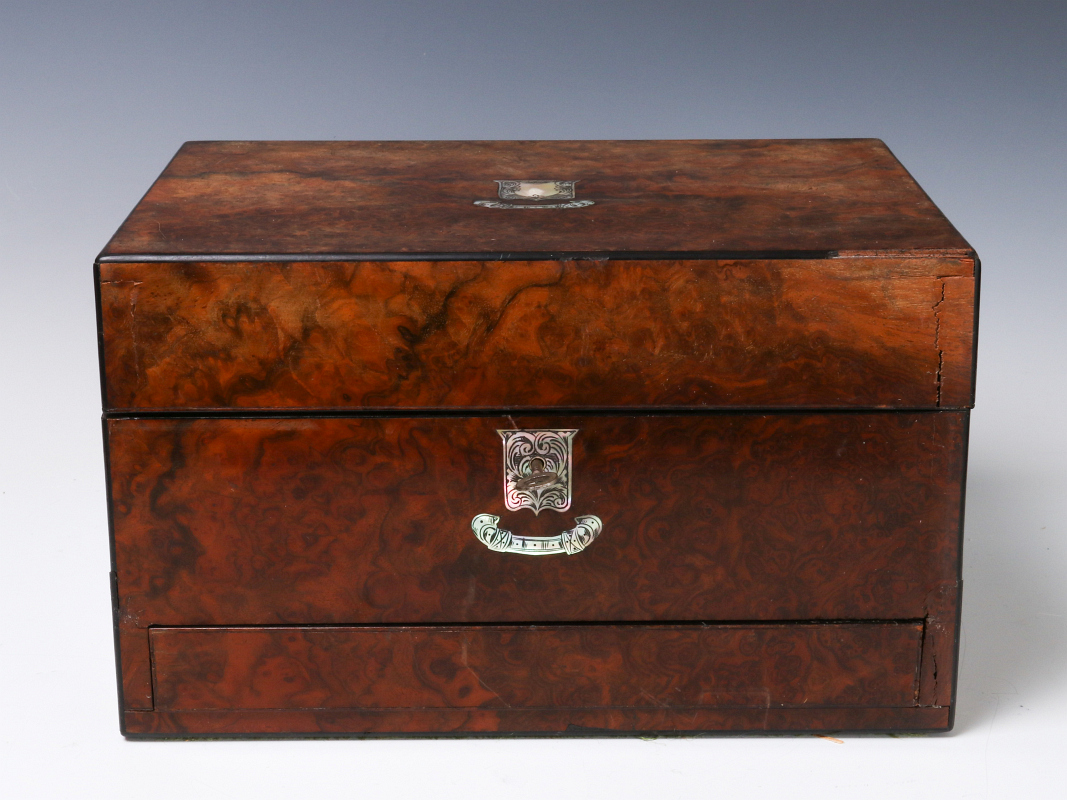 A FINE VICTORIAN BURLED BOX VANITY SET