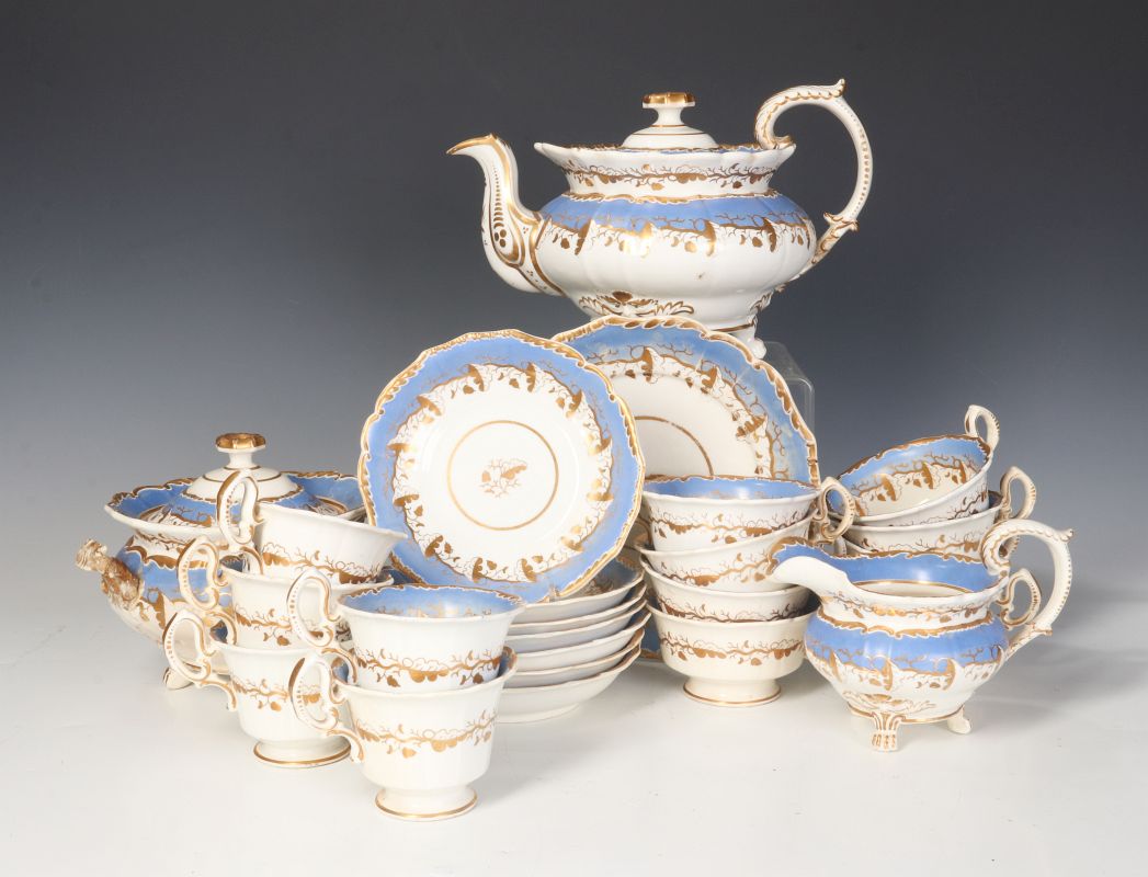 A 19TH CENTURY ENGLISH TEA SET CIRCA 1840