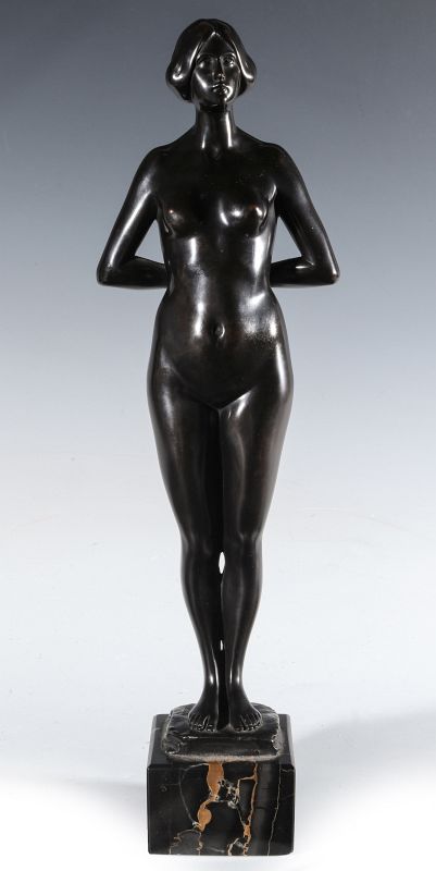 AN EARLY 20TH C. ART NOUVEAU BRONZE FEMALE FIGURE