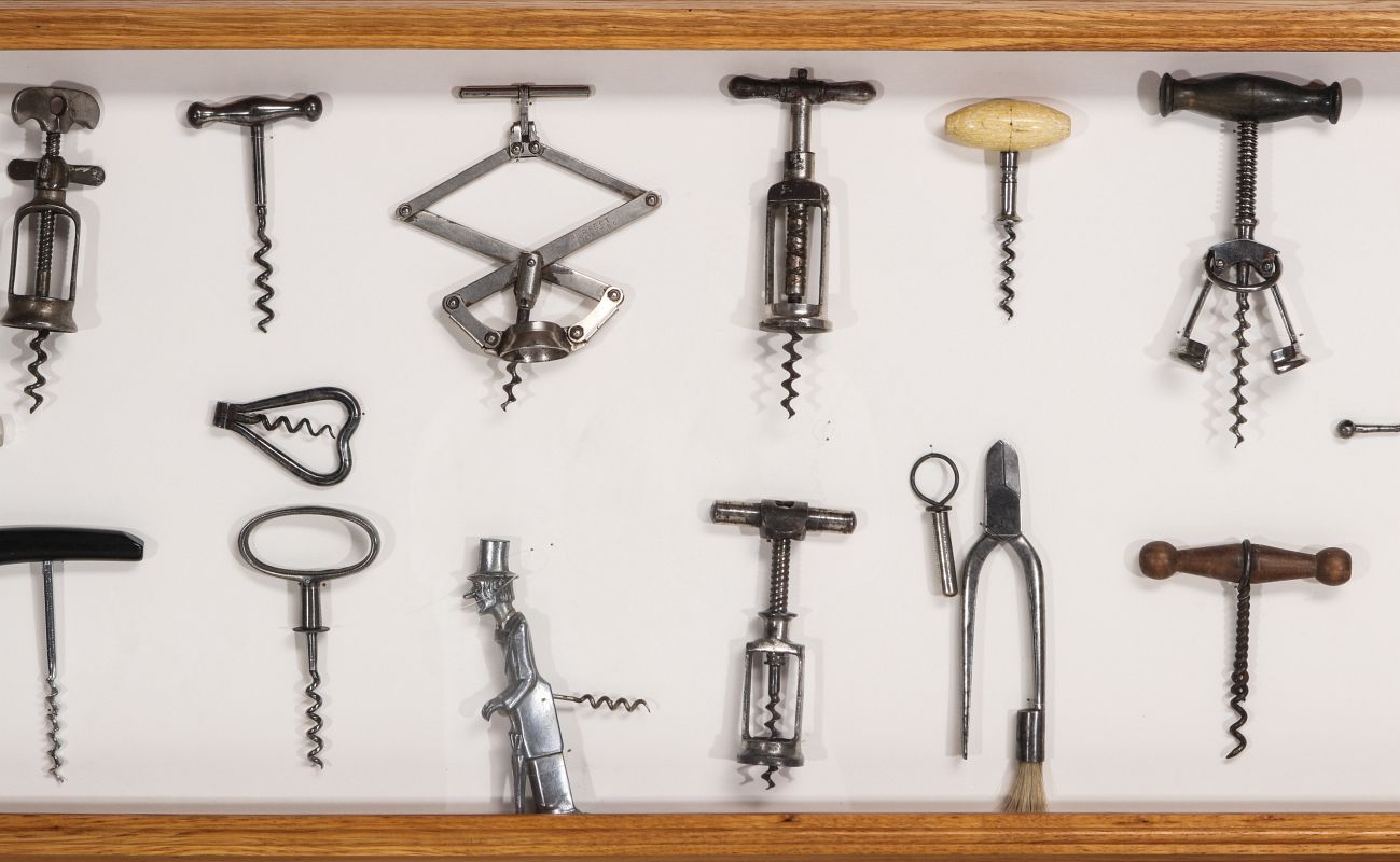 A COLLECTION OF ANTIQUE & COLLECTIBLE CORKSCREWS