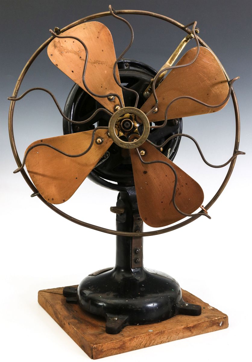 A MENOMINEE TAB-FOOT FAN, CIRCA 1912