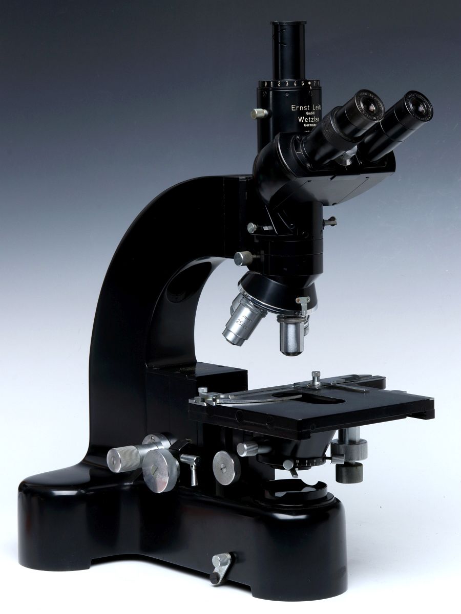 A VINTAGE E. LEITZ WETZLAR TRINOCULAR MICROSCOPE