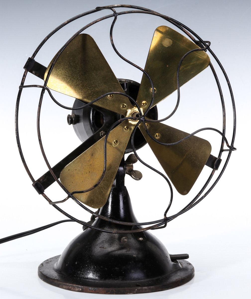 A RACINE ELECTRIC CO MODEL 83 ELECTRIC TABLE FAN