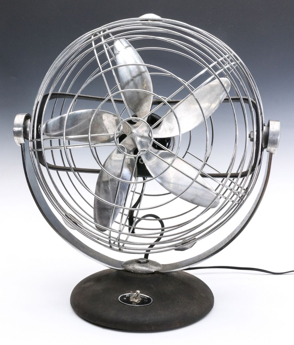 A ROTOBEAM MID-CENTURY TABLE FAN CIRCA 1950s