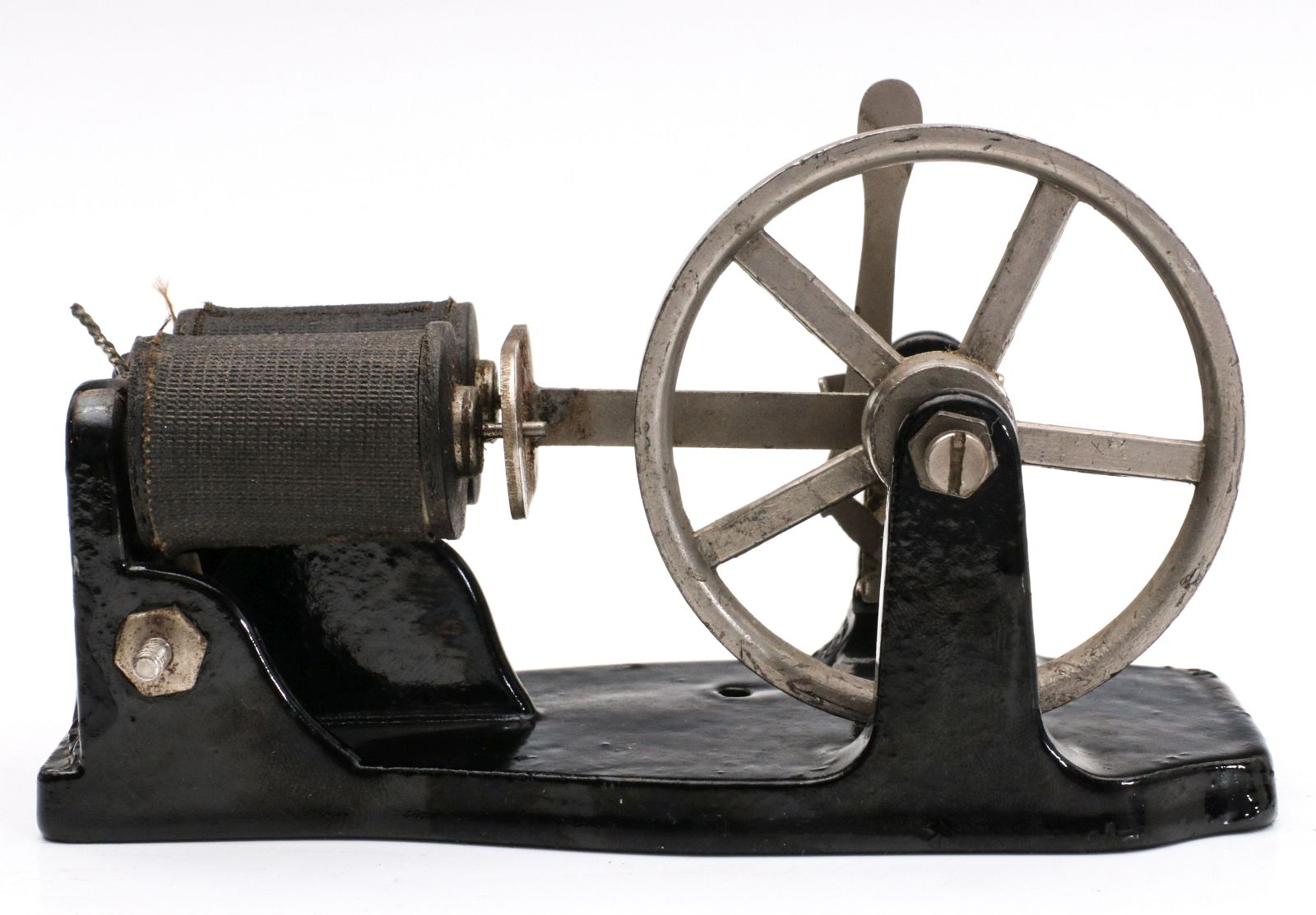 A MINIATURE DUAL COIL HORIZONTAL ENGINE CIRCA 1910