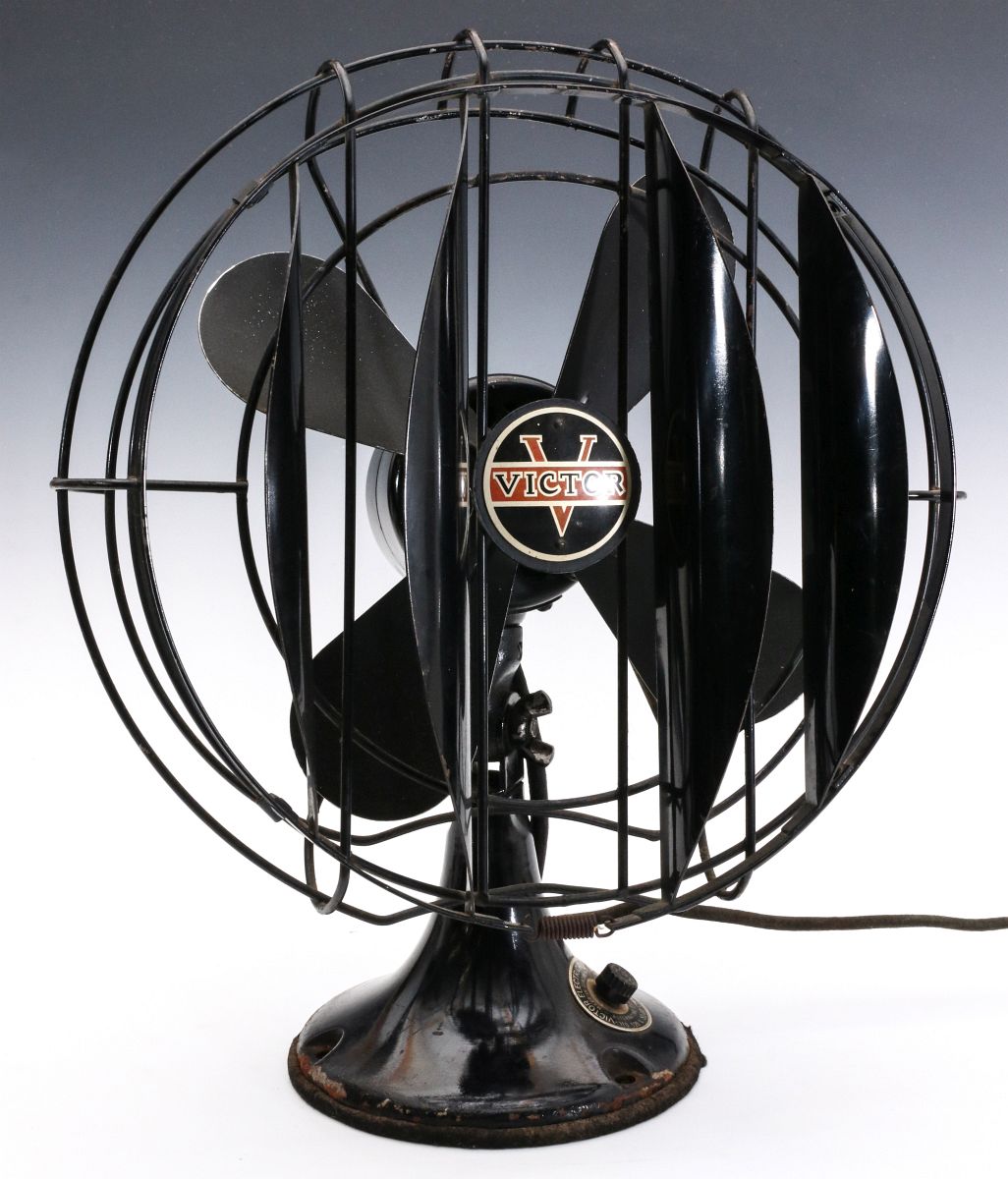 A VINTAGE VICTOR 'BREEZE SPREADER' ELECTRIC FAN