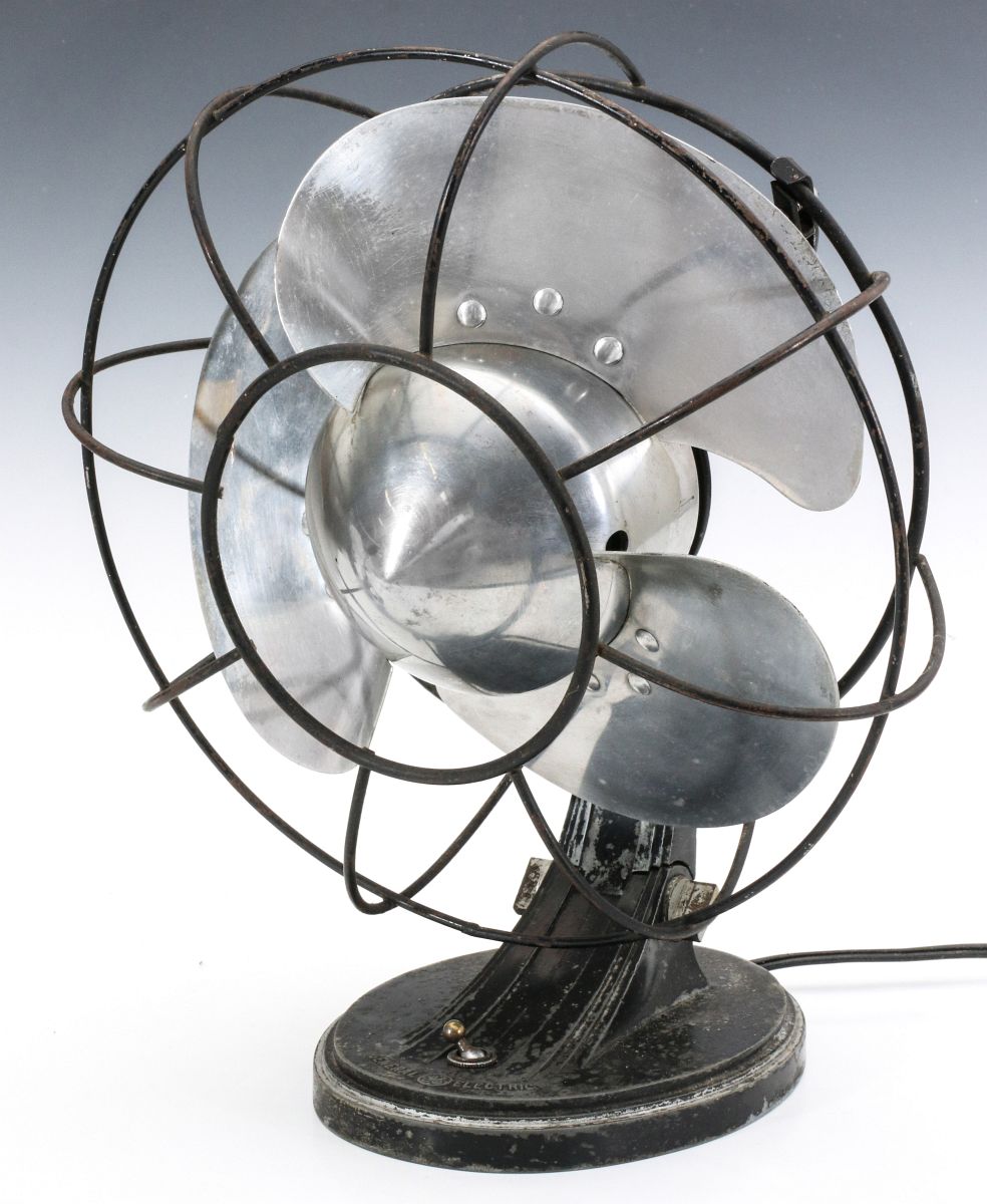 A CIRCA 1931 GE 'QUIET FAN' ELECTRIC TABLE FAN