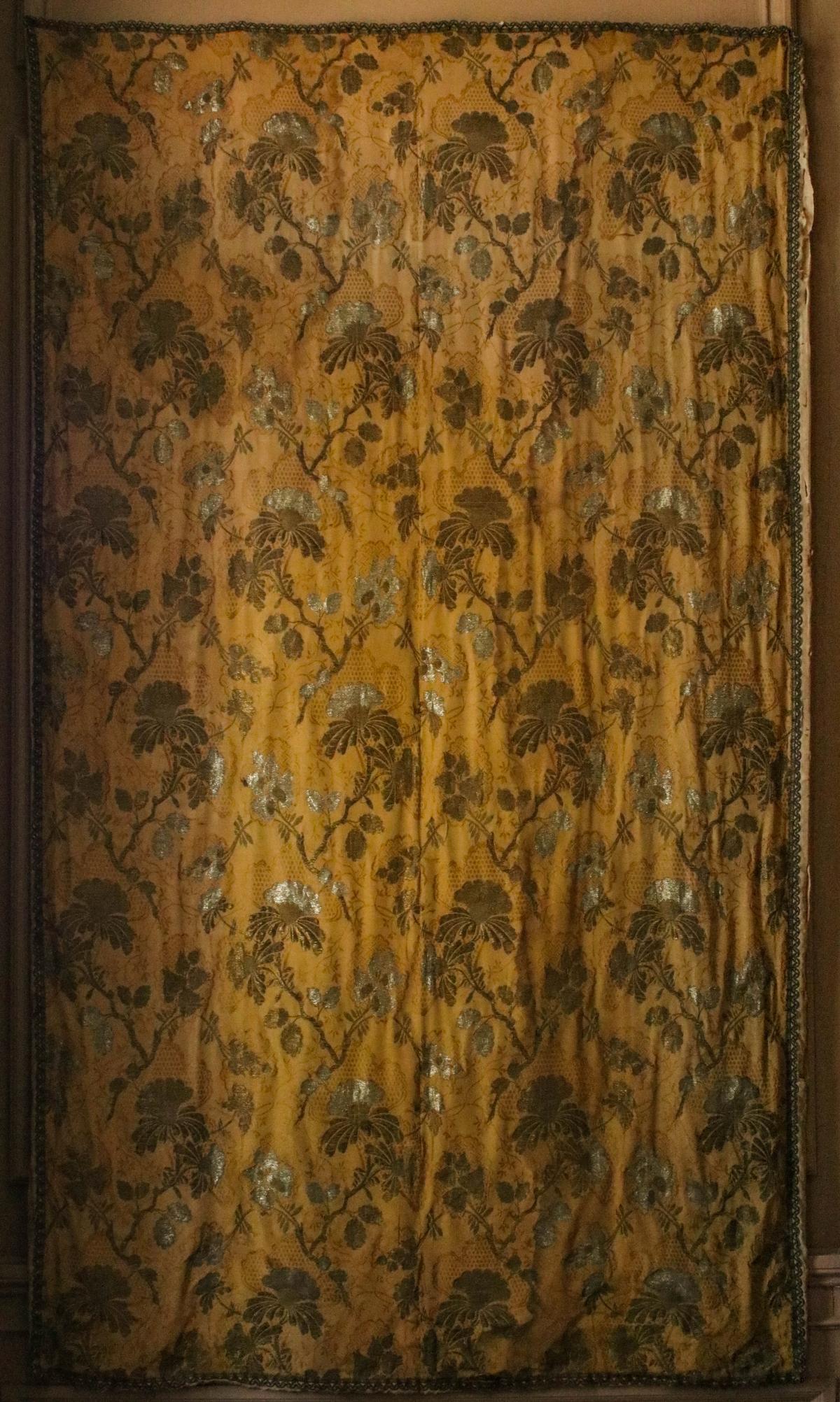 AN 18TH/19TH C. FRENCH METALLIC THREAD BROCADE PANEL