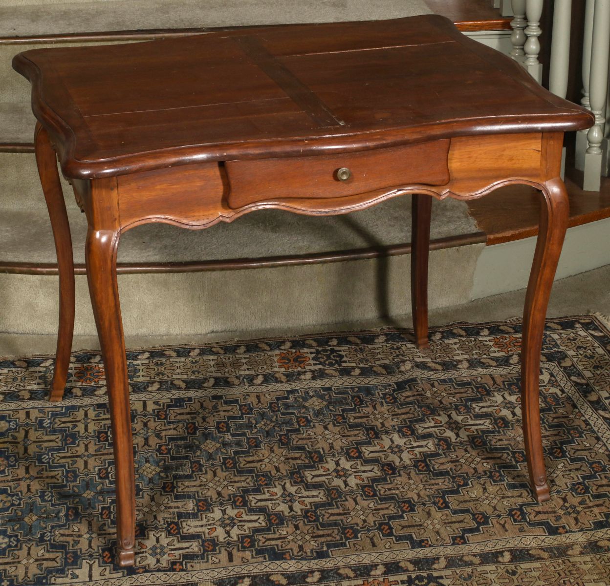 AN 18/19TH CENTURY ITALIAN WALNUT WRITING DESK