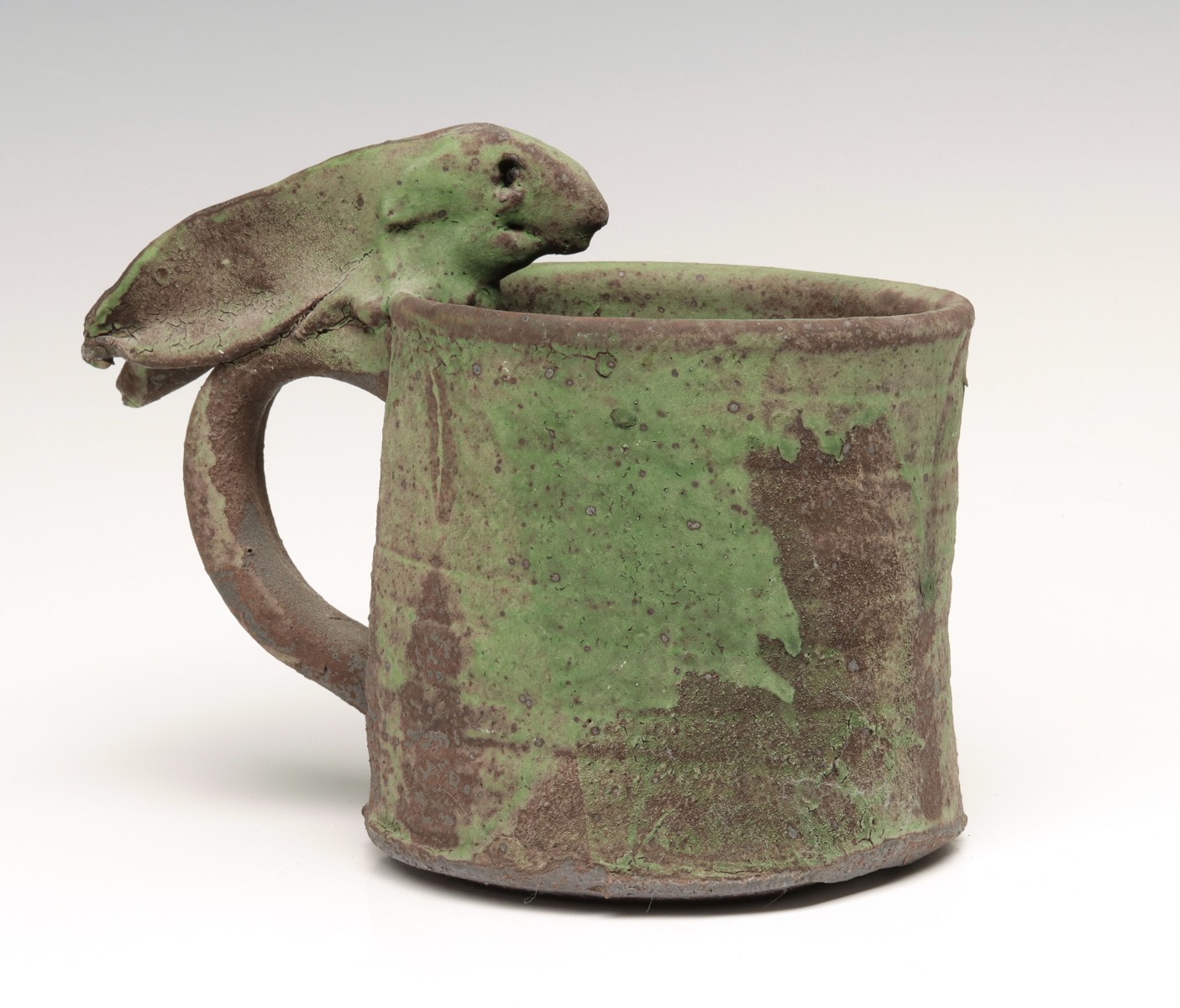 KEN FERGUSON (1938 - 2005) HARE HANDLE STONEWARE CUP