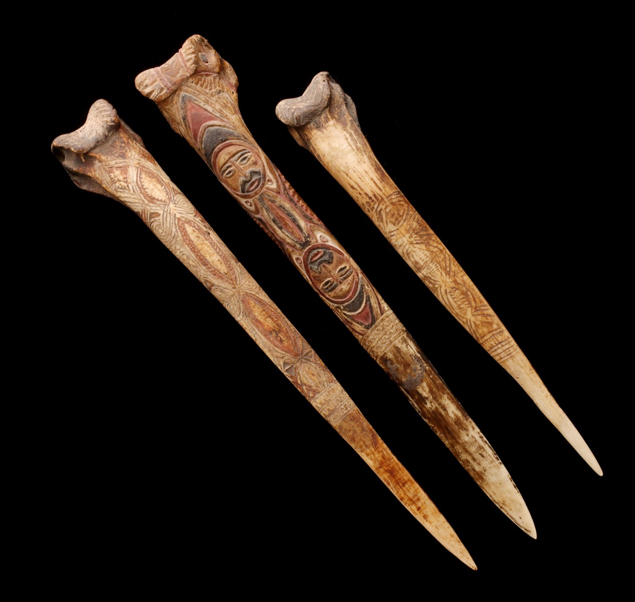 EARLY 20TH C. PAPUA NEW GUINEA CASSOWARY BONE DAGGER