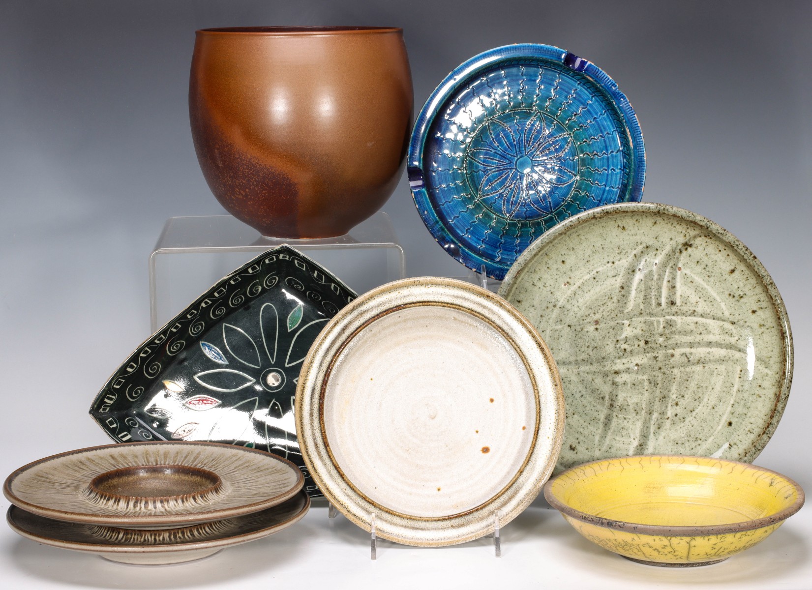 20TH CENTURY STUDIO POTTERY INCLUDING VIVIKA AND OTTO