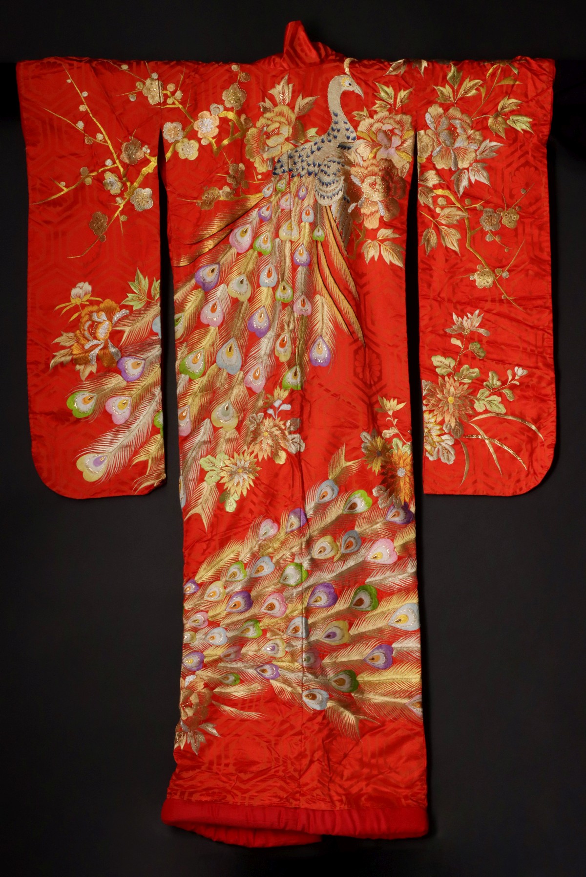 A JAPANESE SILK EMBROIDERED WEDDING KIMONO