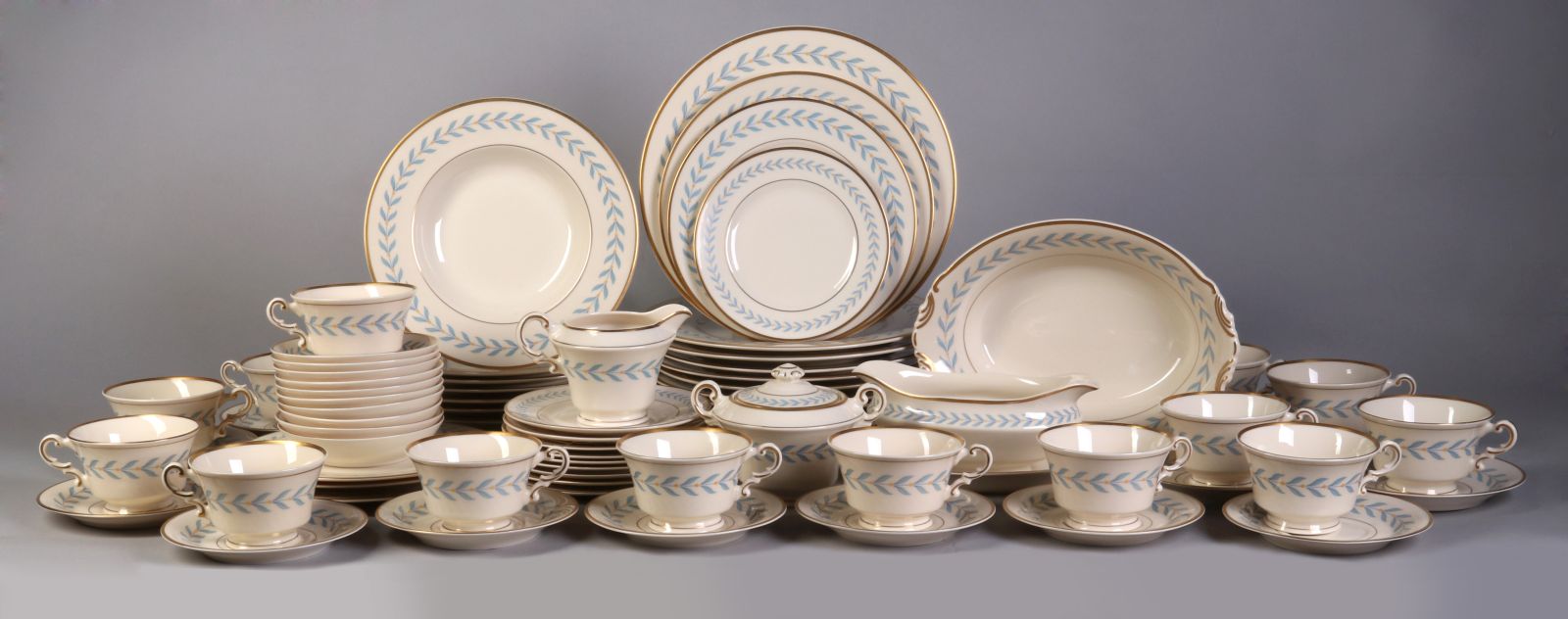 SERVICE FOR TEN SYRACUSE 'SHERWOOD' CHINA 