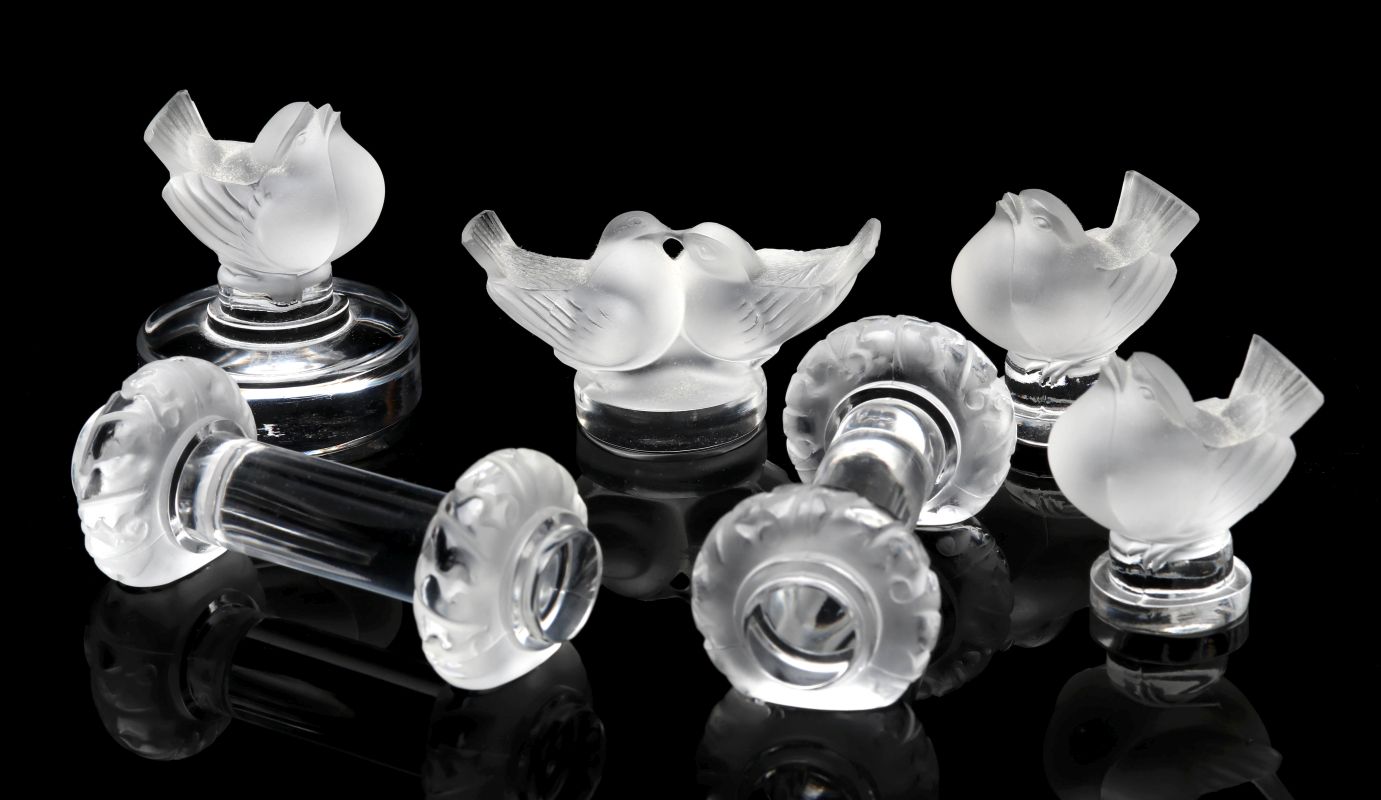 A COLLECTION OF LALIQUE FRENCH CRYSTAL ITEMS