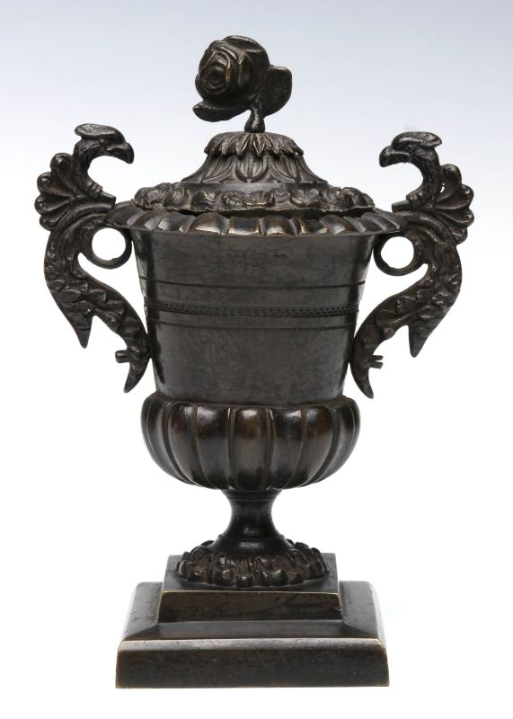 A SMALL 19TH CENTURY CAST BRONZE ORNAMENTAL URN