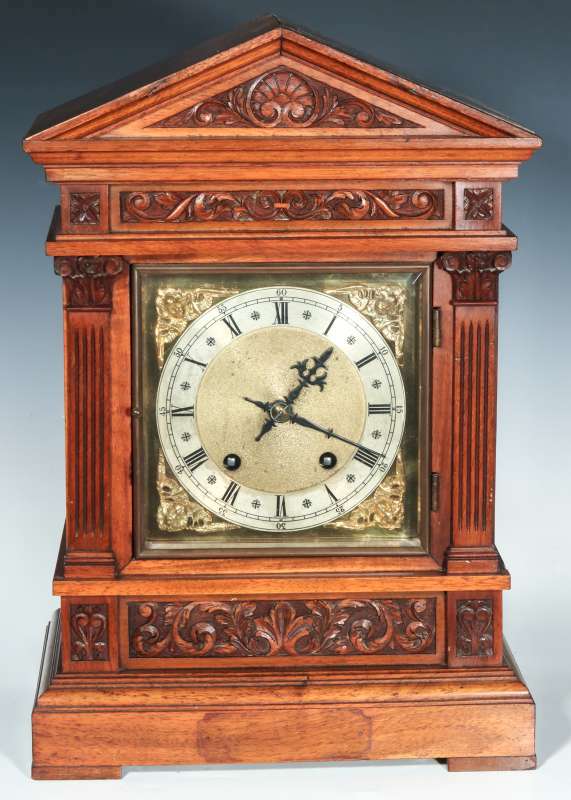 A CIRCA 1900 GERMAN WALNUT BRACKET CLOCK