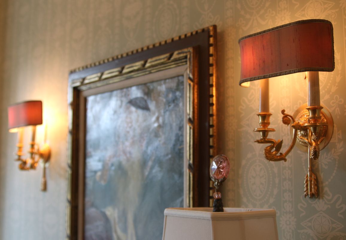 A PAIR 20TH C. NEO-CLASSICAL BRONZE DORÃ‰ SCONCES