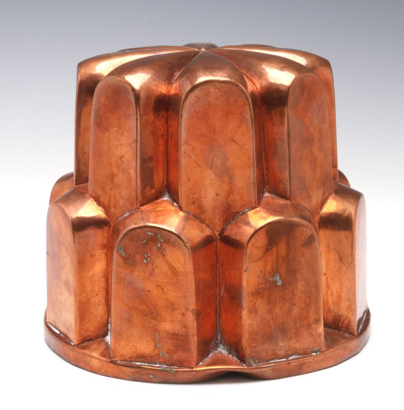 AN ANTIQUE COPPER FOOD MOLD