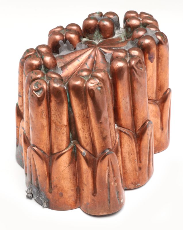 AN ANTIQUE COPPER FOOD MOLD