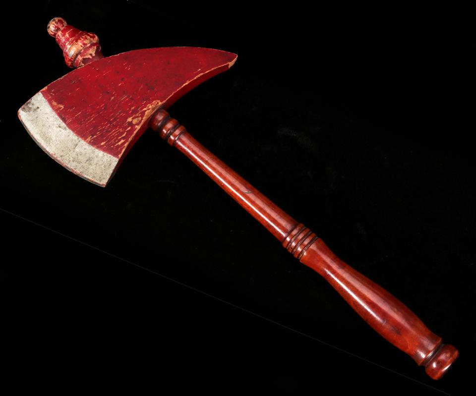 AN EARLY 20TH CENTURY CARVED WOOD FOLK ART AXE