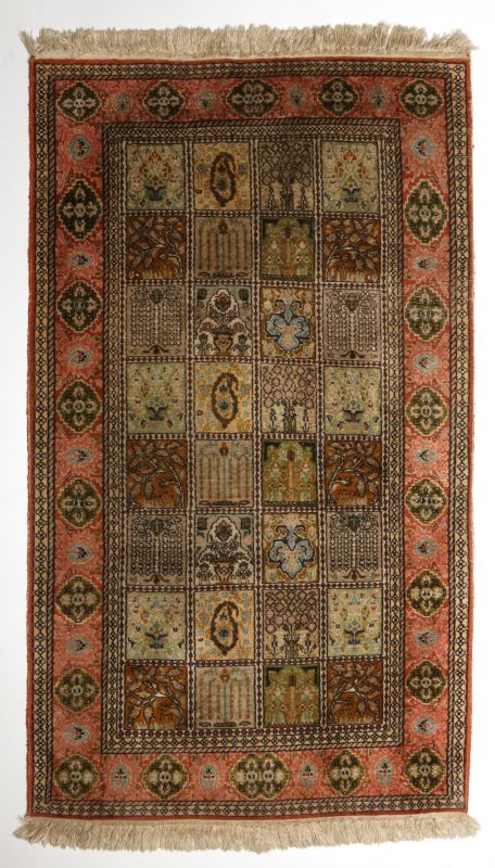 A LATE 20TH CENTURY PERSIAN RUG 