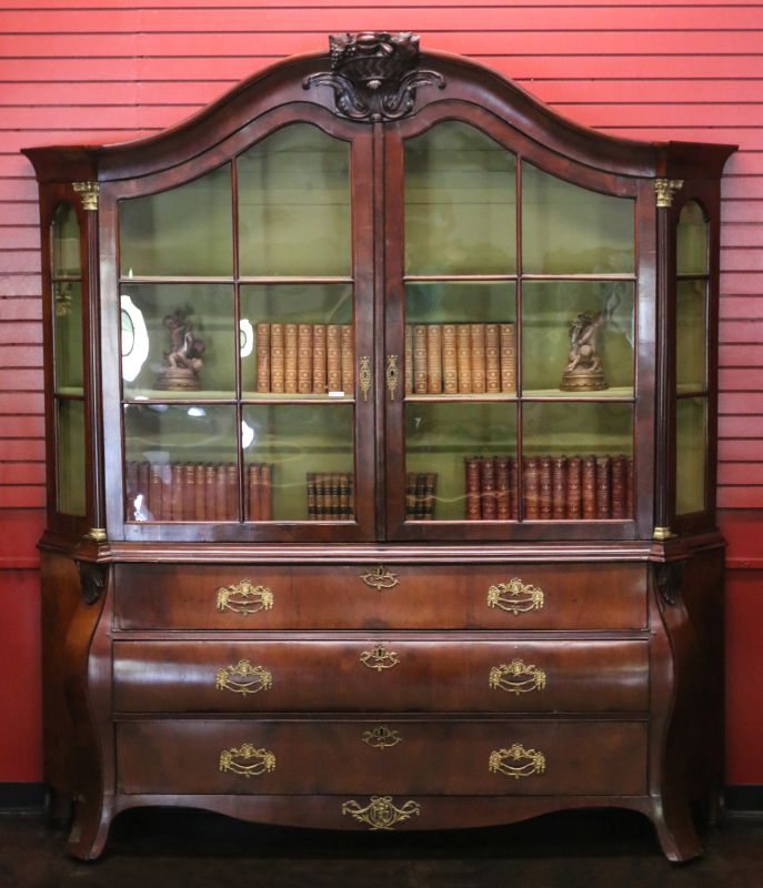 A CIRCA 1800 DUTCH BOMBÃ‰ BOOK OR DISPLAY CASE