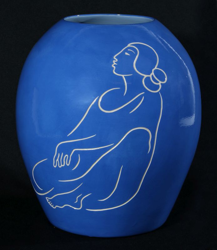 AN R.C. GORMAN (1932-2005) LIMITED EDITION VASE