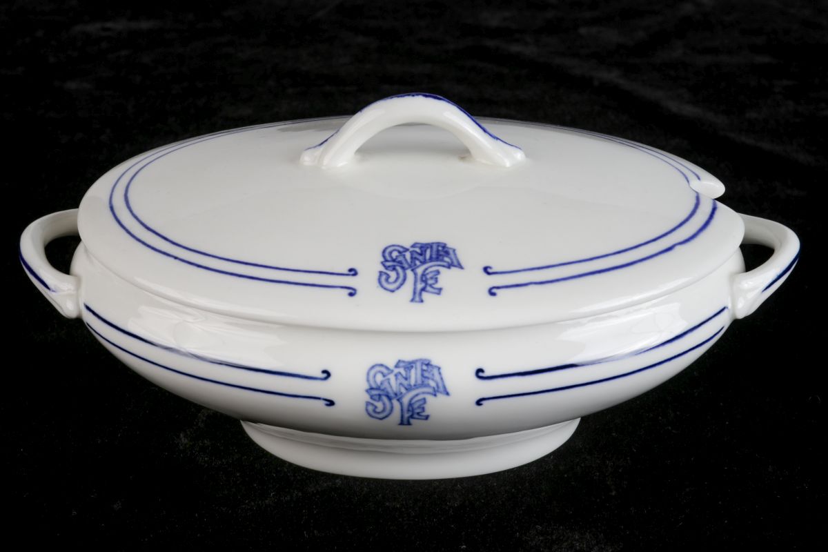 AT&SF SANTA FE RR BLEEDING BLUE TUREEN AND LID