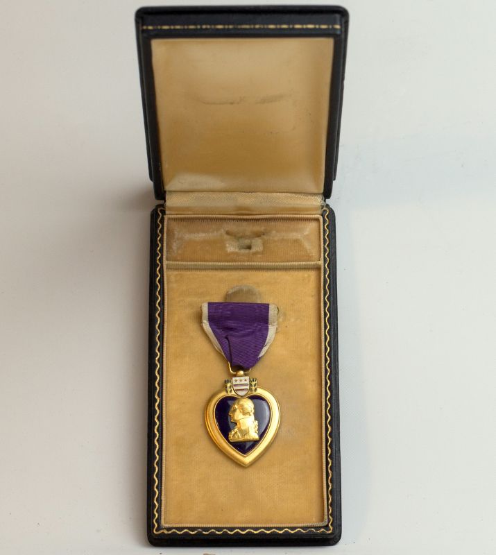 WWII ERA PURPLE HEART AND BRONZE STAR GROUP