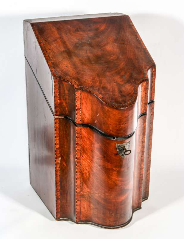 AN 18TH C. MAHOGANY HEPPLEWHITE KNIFE BOX