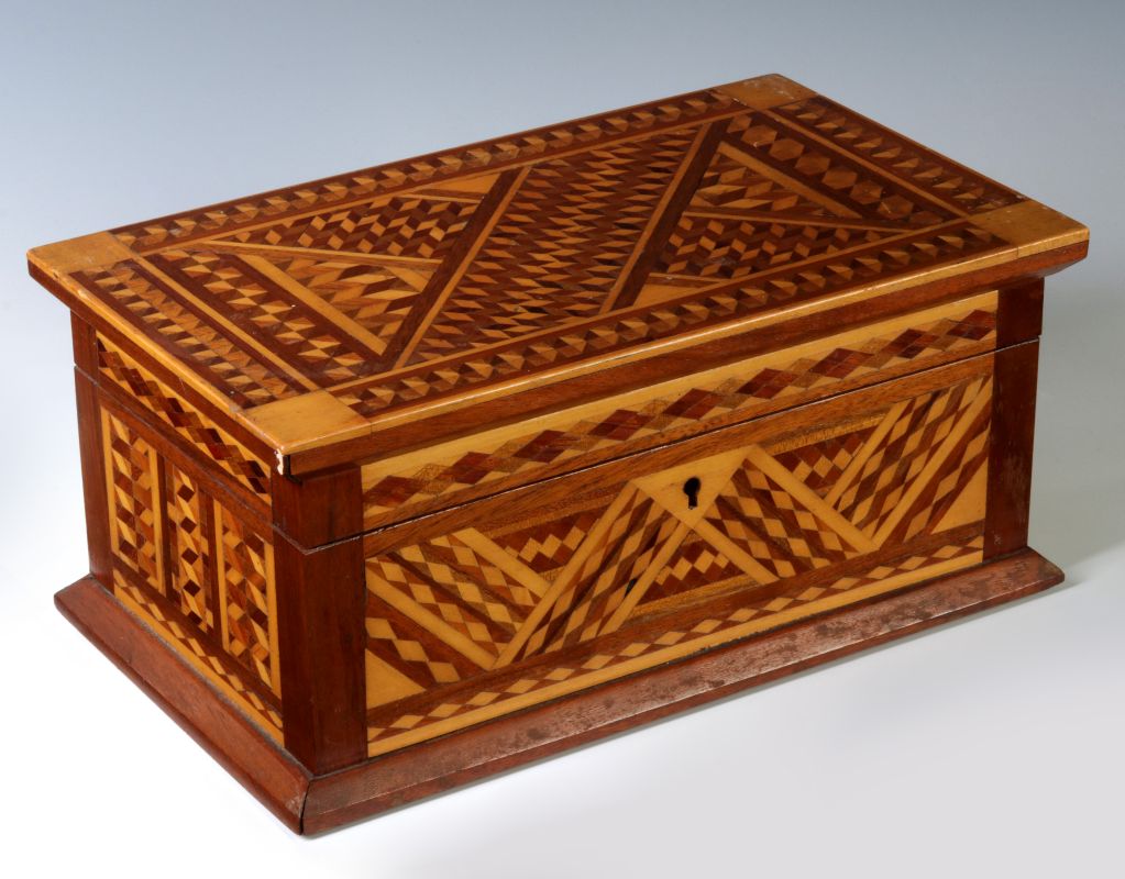 A GOOD 19TH C. AMERICAN FOLK ART MARQUETRY BOX 