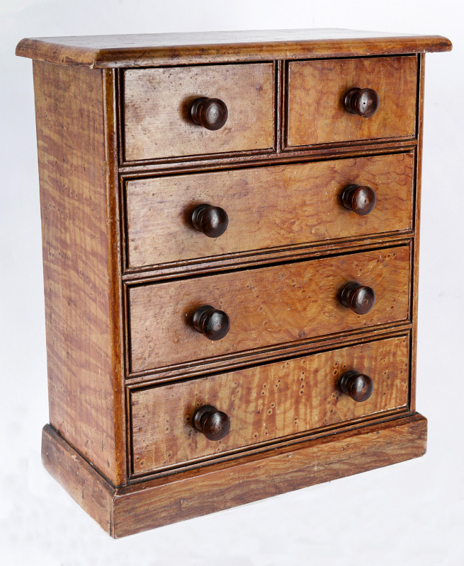 A GOOD 19TH C. AMERICAN MINIATURE GRAIN PAINTED CHEST