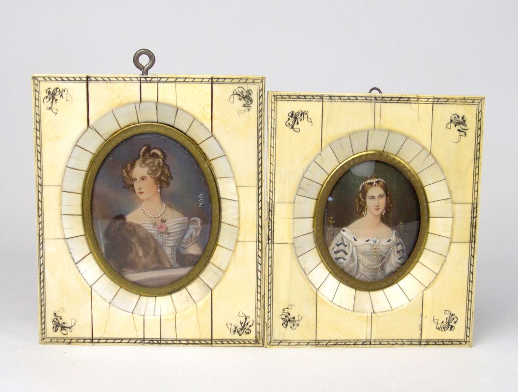 TWO MINIATURE PAINTINGS OF NOBLEWOMEN