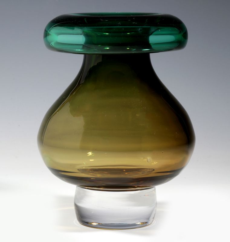 VICKE LINDSTRAND (1904-1983) FOR KOSTA GLASS VASE