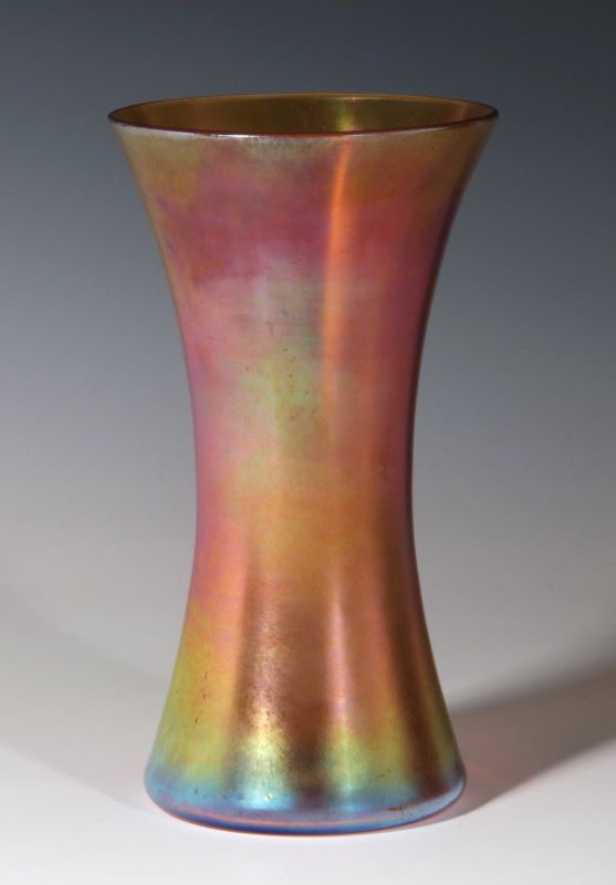 A STEUBEN GOLD AURENE VASE