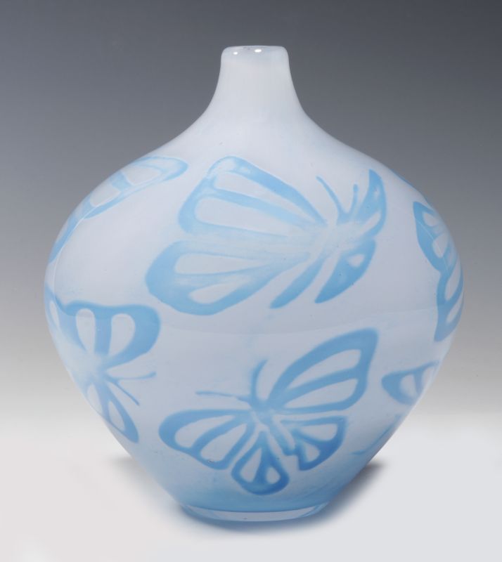 AN OLLE BROZEN FOR KOSTA BODA ART GLASS VASE