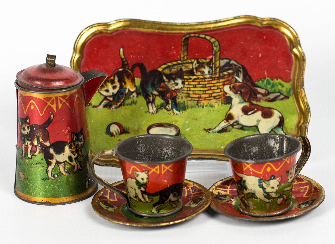 A CHILD'S TIN LITHO TEA SET WITH KITTENS & PUPPIES