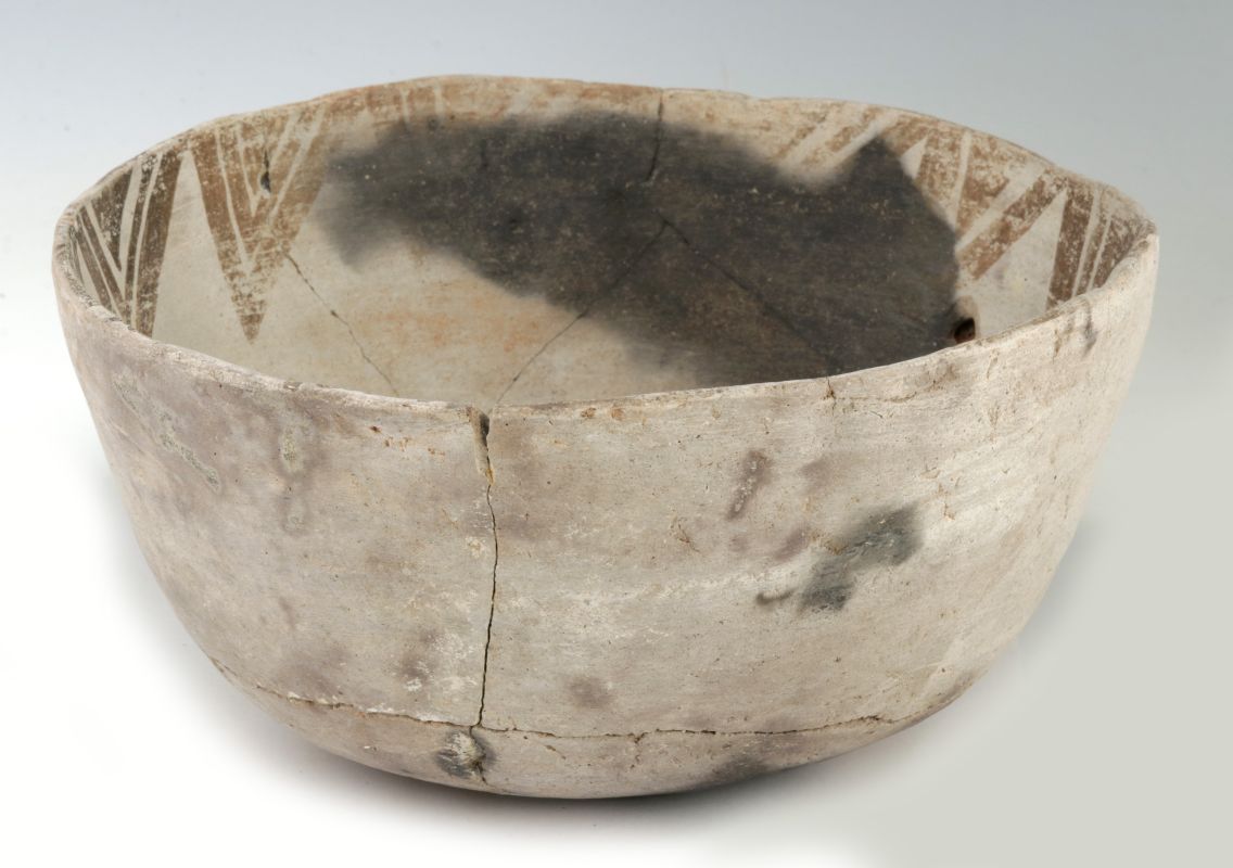 AN EARLY ANASAZI TYPE POTTERY BOWL