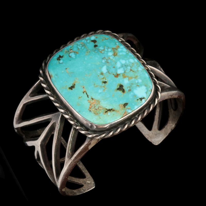 A FINE LARGE STERLING & TURQUOISE NAVAJO BRACELET