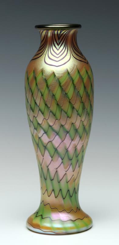 AN ORIENT AND FLUME ZIPPER PATTERN ART GLASS VASE