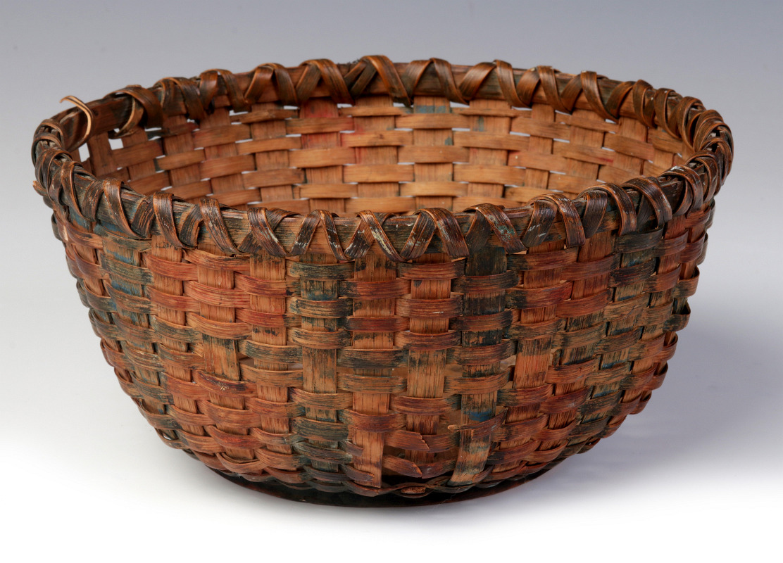 AN UNUSUAL 19TH C. AMERICAN SPLINT BASKET 