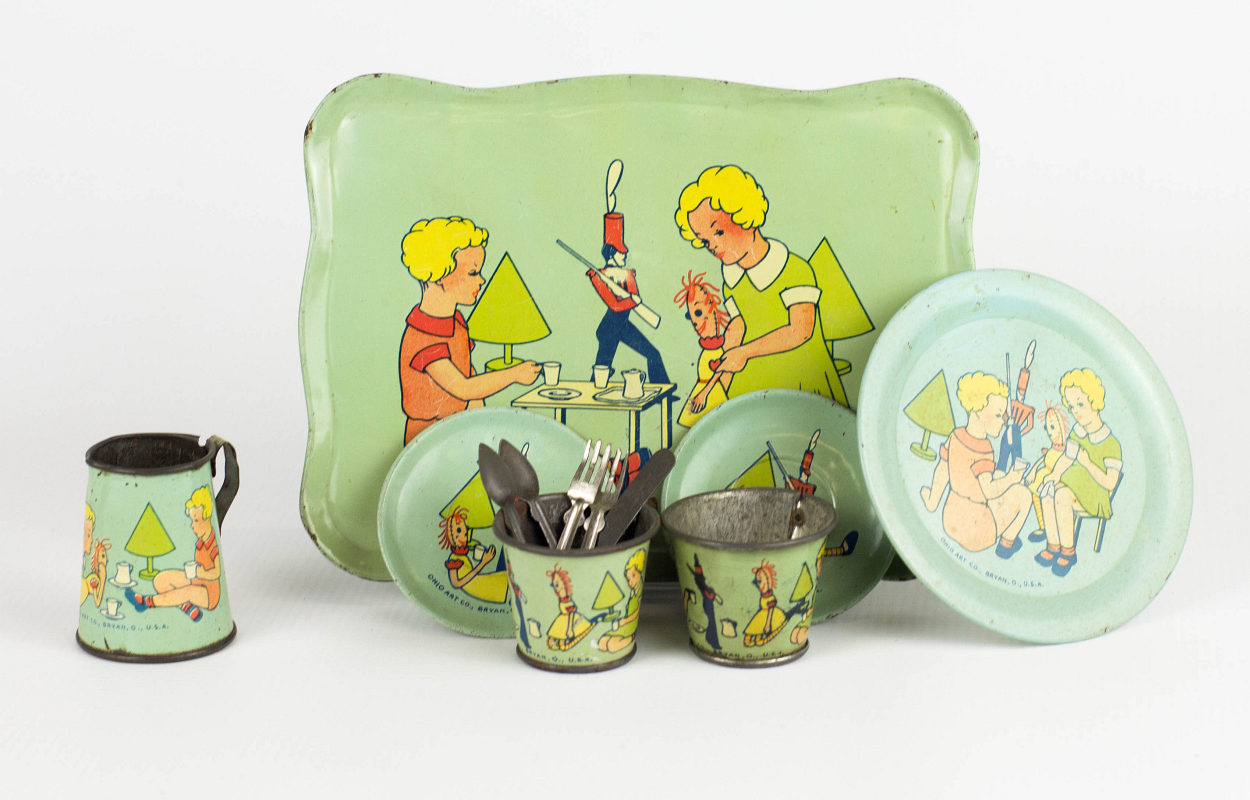 A TEA PARTY THEMED TIN LITHO TOY TEA SET