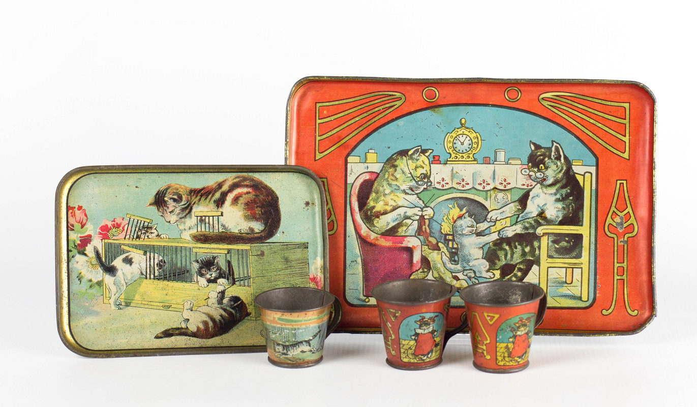 TIN LITHO CHILD'S TEA SET PIECES w/ CATS