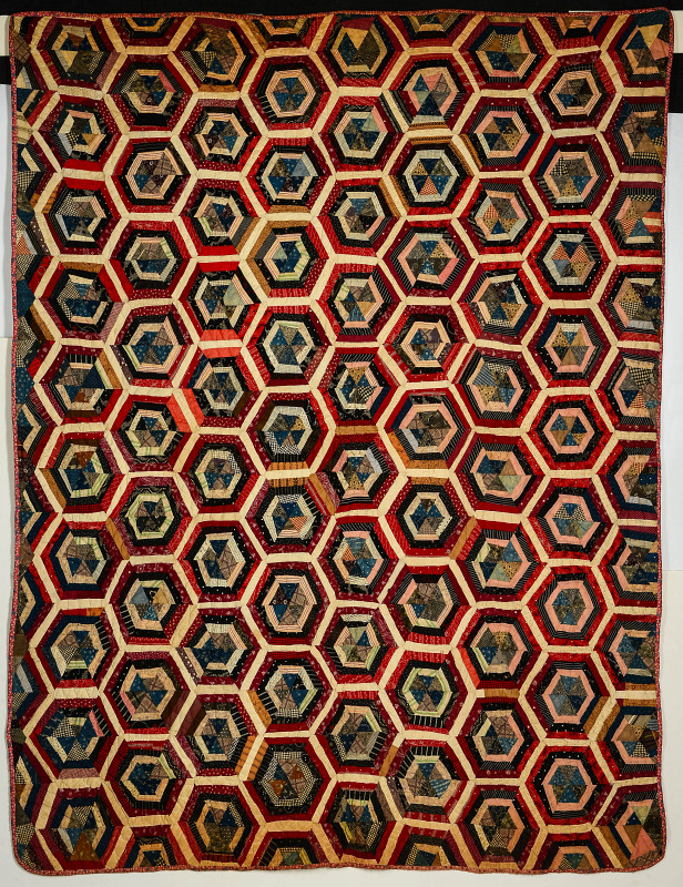 AN ANTIQUE 'SPIDER WEB' QUILT